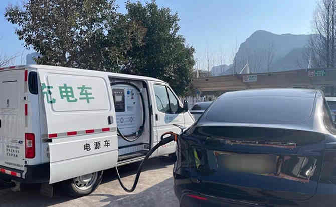柘荣汽车搭电